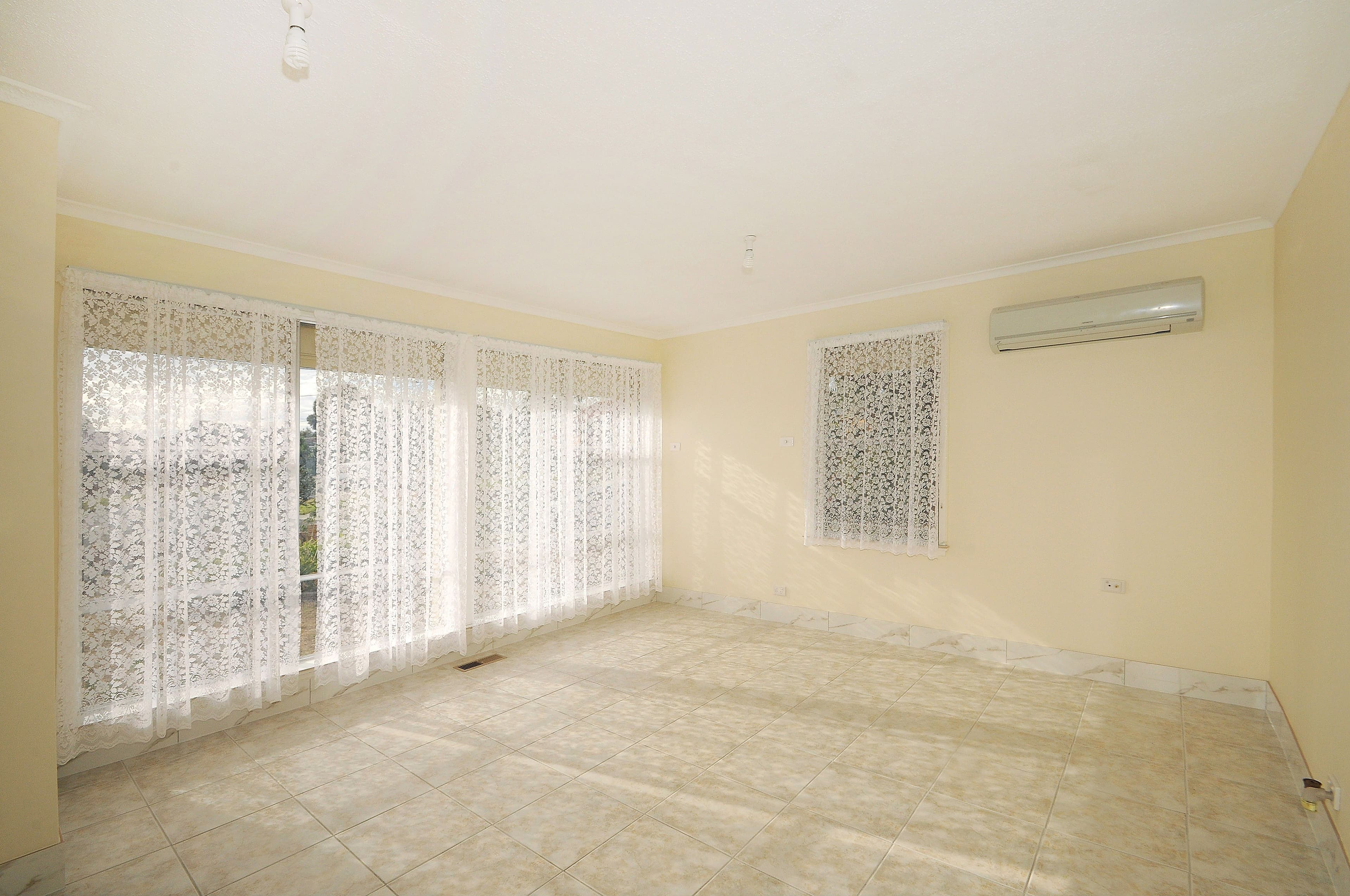 7 Lobator Street, Frankston North VIC 3200, Frankston North - Thumbnail 2