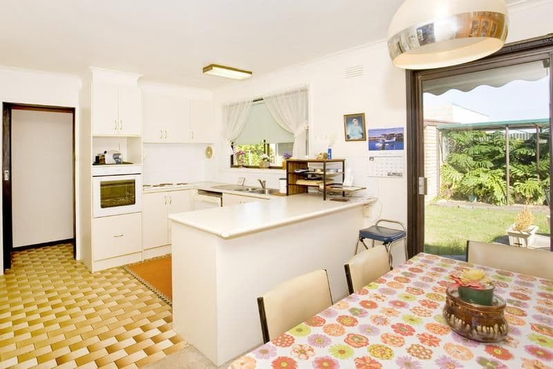 300 Wilsons Road, ST ALBANS PARK VIC 3219, St Albans Park - Thumbnail 5