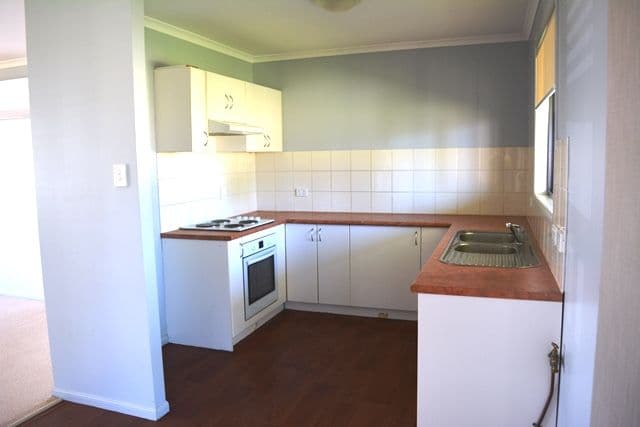 28 Bedford Street, Blackall QLD 4472, Blackall - Thumbnail 2