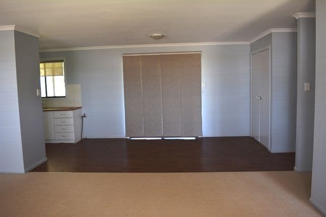28 Bedford Street, Blackall QLD 4472, Blackall - Thumbnail 4