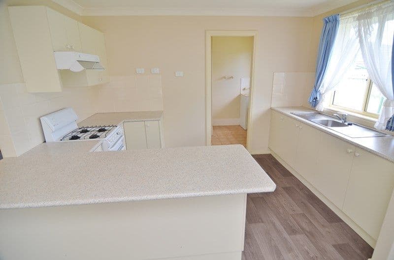 66-70 Queen Street, Oberon NSW 2787, Oberon - Thumbnail 2