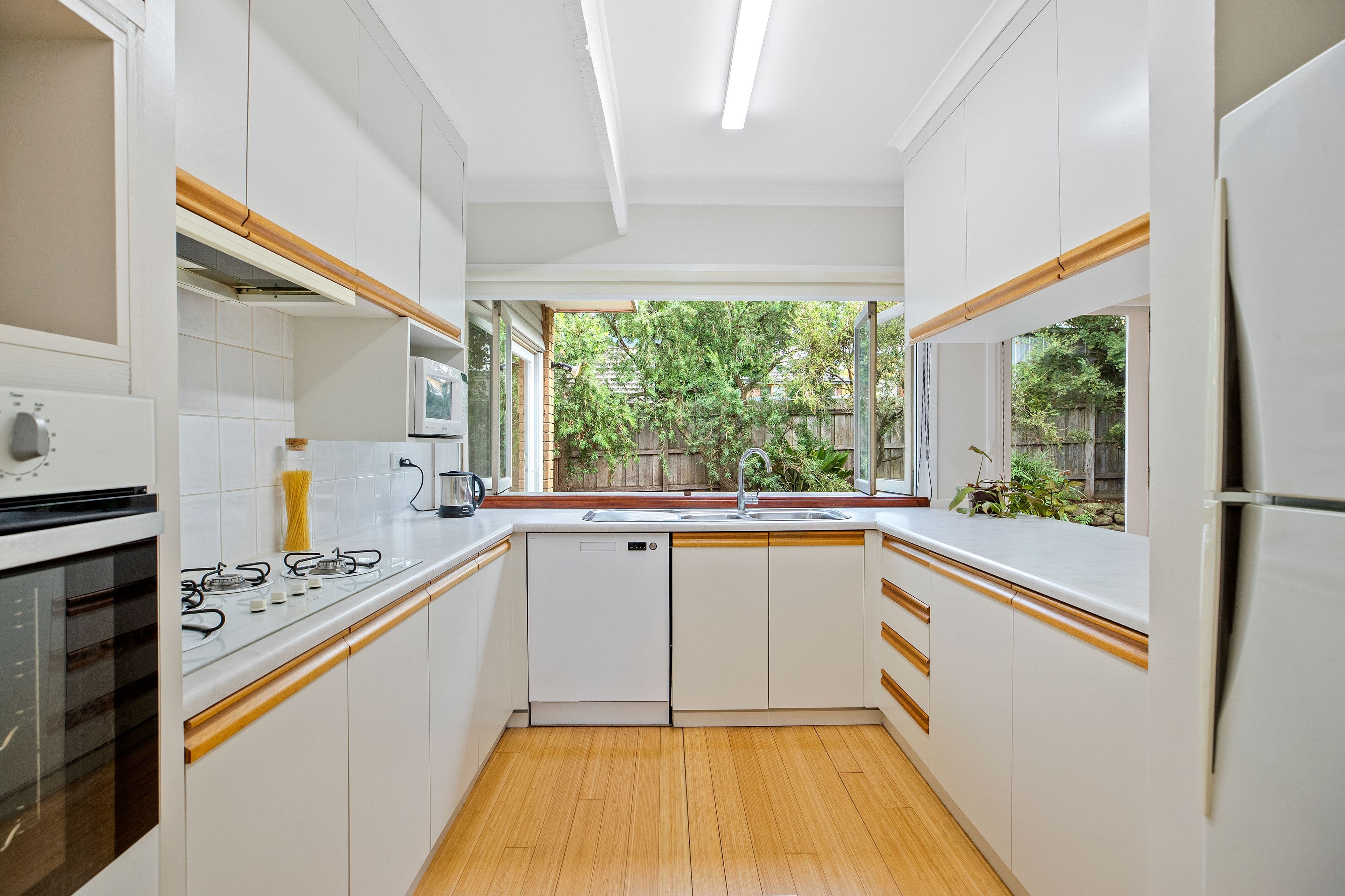 33 Folkstone Crescent, Ferntree Gully VIC 3156, Ferntree Gully - Thumbnail 2