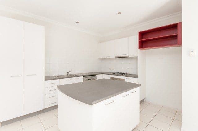 15 Crestview Close, ROXBURGH PARK VIC 3064, Roxburgh Park - Thumbnail 2