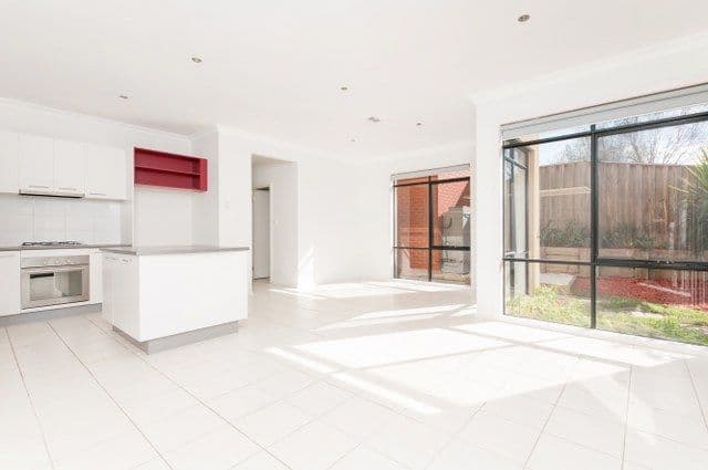 15 Crestview Close, ROXBURGH PARK VIC 3064, Roxburgh Park - Thumbnail 3
