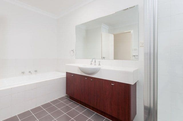 15 Crestview Close, ROXBURGH PARK VIC 3064, Roxburgh Park - Thumbnail 4