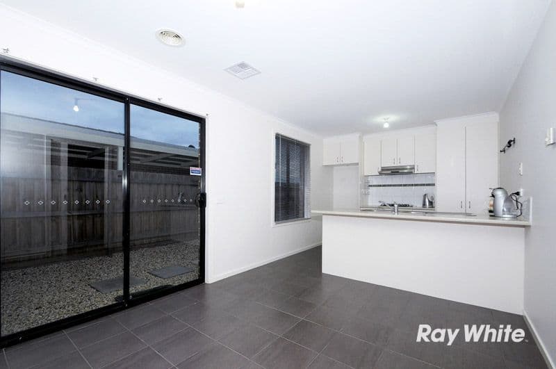 71 Calais Circuit, CRANBOURNE WEST VIC 3977, Cranbourne West - Thumbnail 4