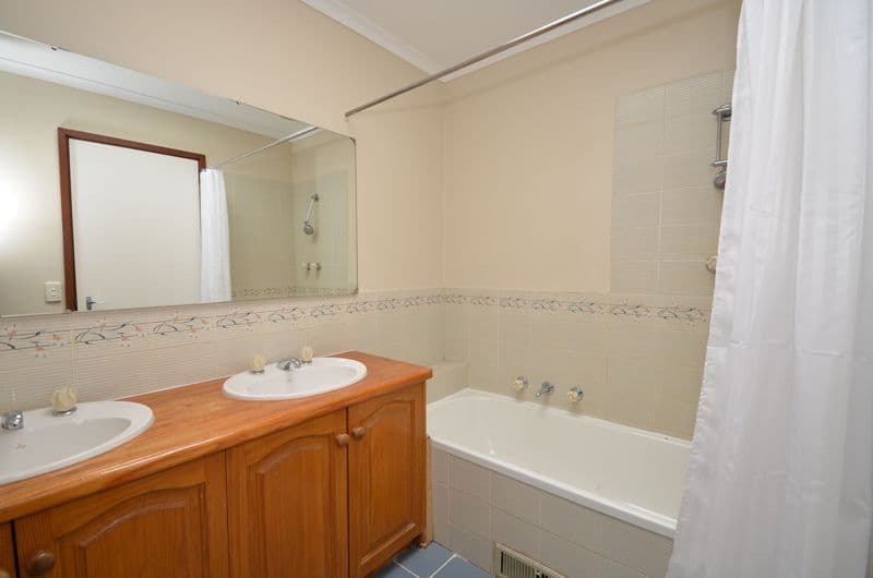 44 Avandina Crescent, Greensborough VIC 3088, Greensborough - Thumbnail 7