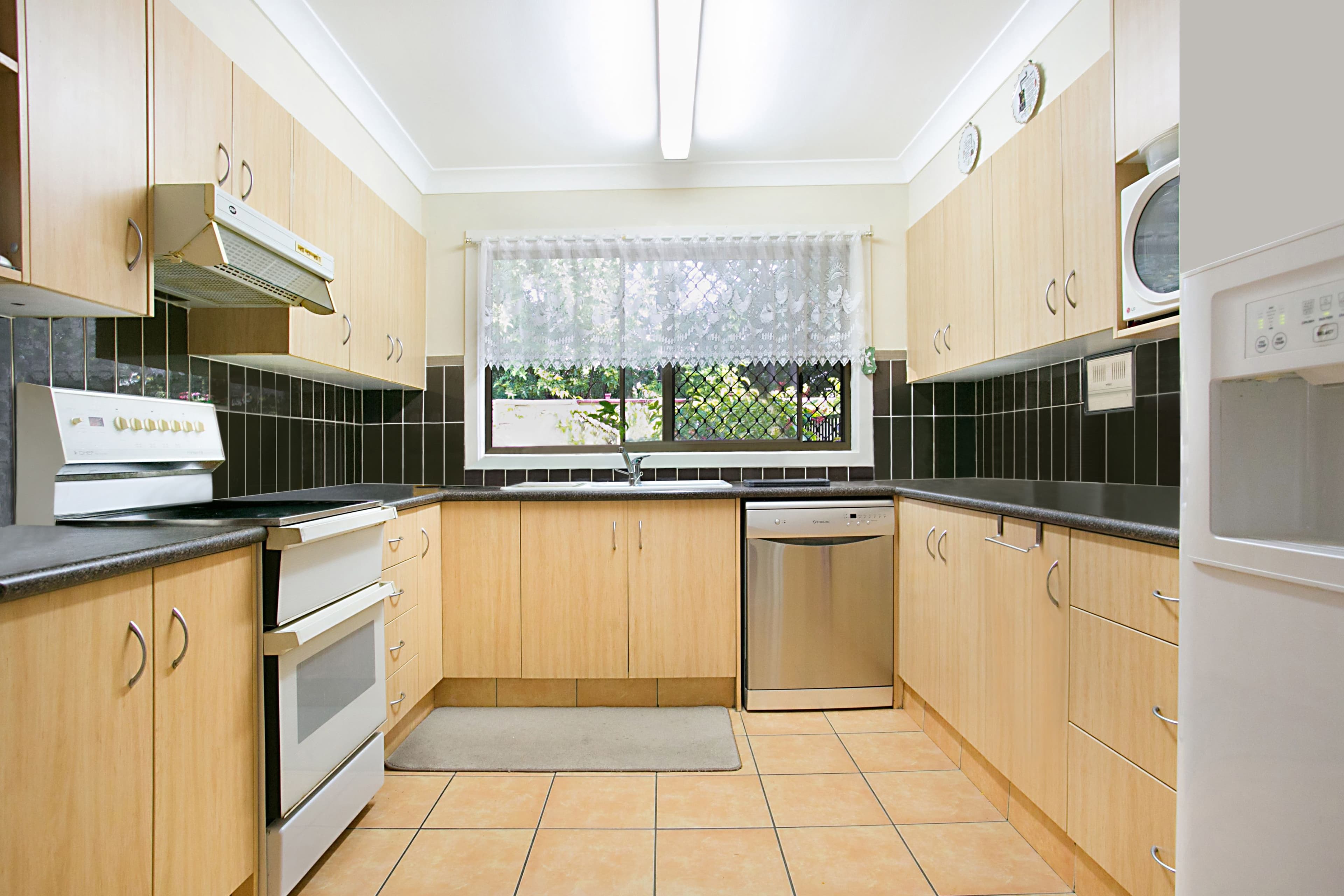 5 Mercedes Place, Bundall QLD 4217, Bundall - Thumbnail 2