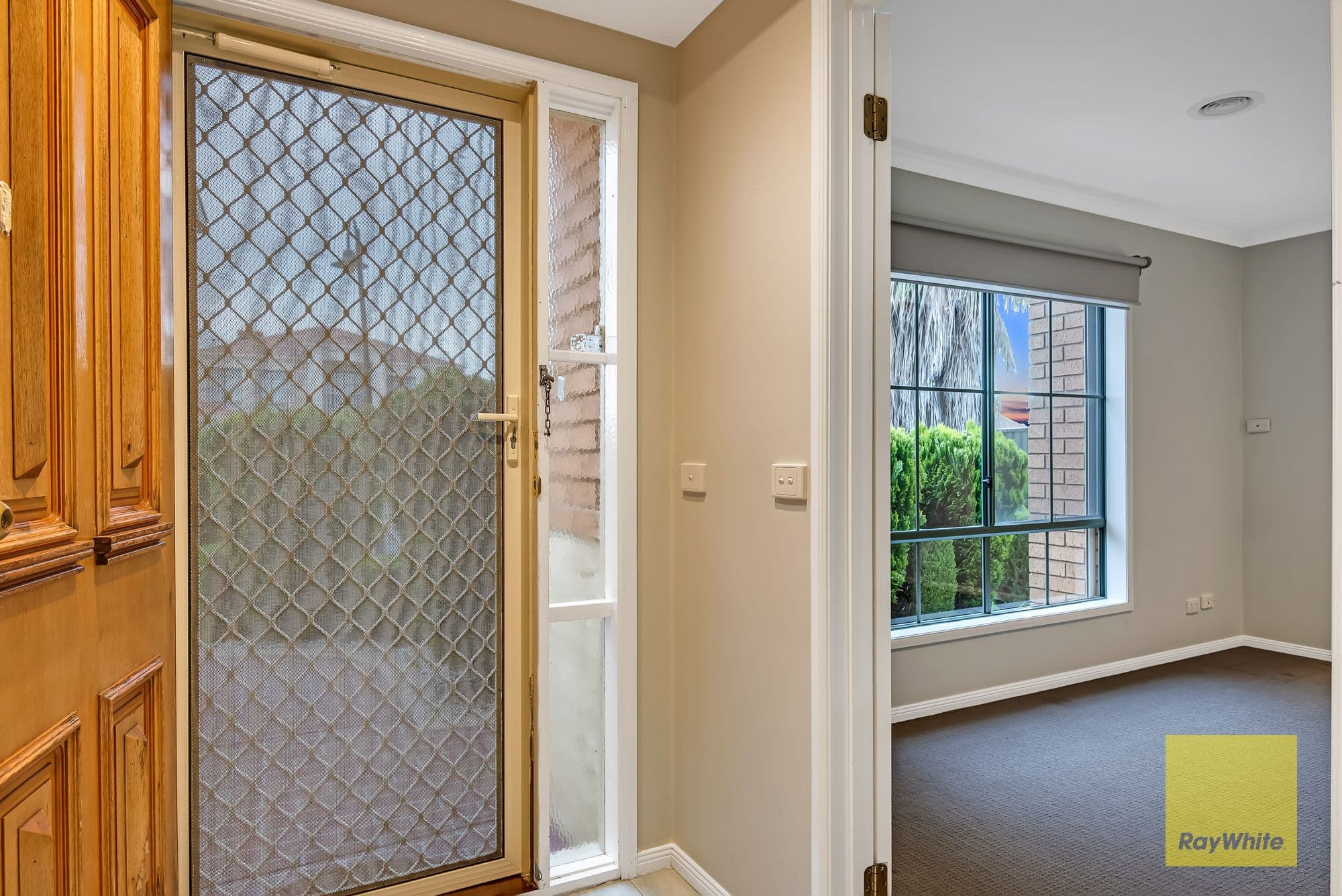 3 Lynbridge Crescent, Tarneit VIC 3029, Tarneit - Thumbnail 2