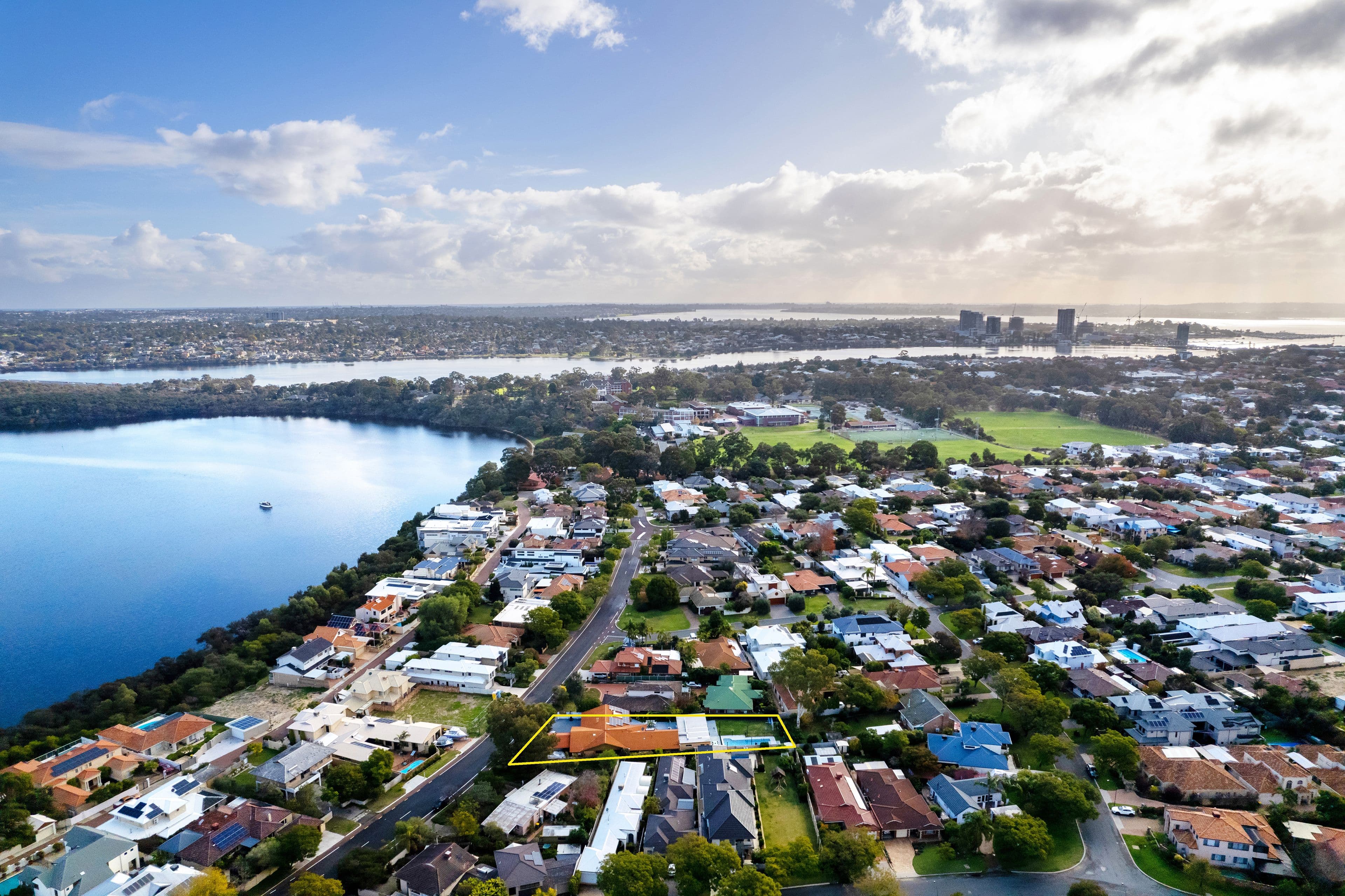 18 Unwin Crescent, Salter Point WA 6152, Salter Point - Image 1