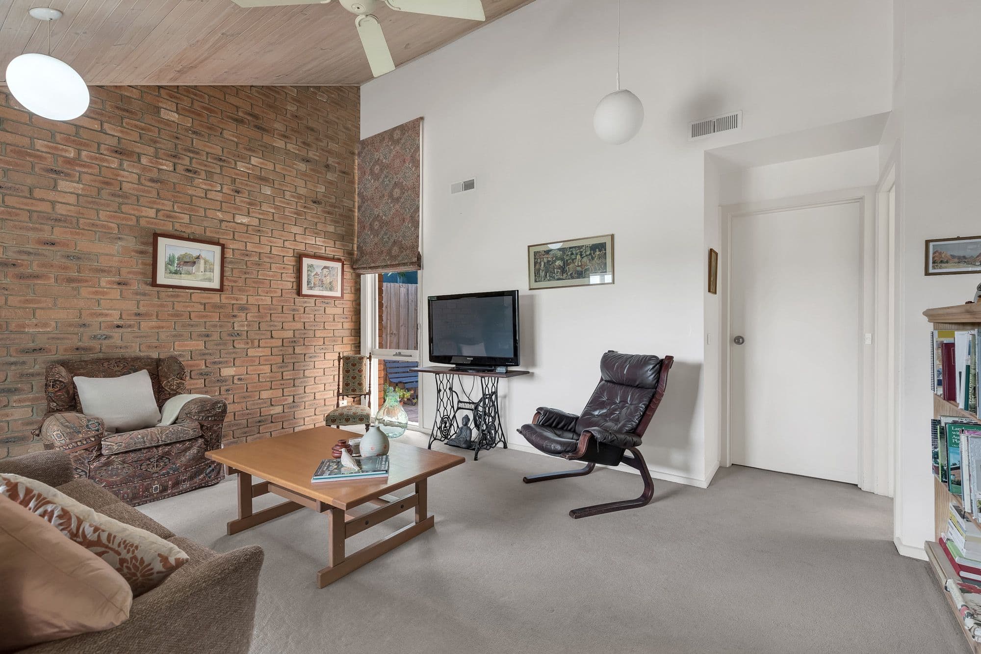 21 Enfield Avenue, Werribee VIC 3030, Werribee - Thumbnail 2