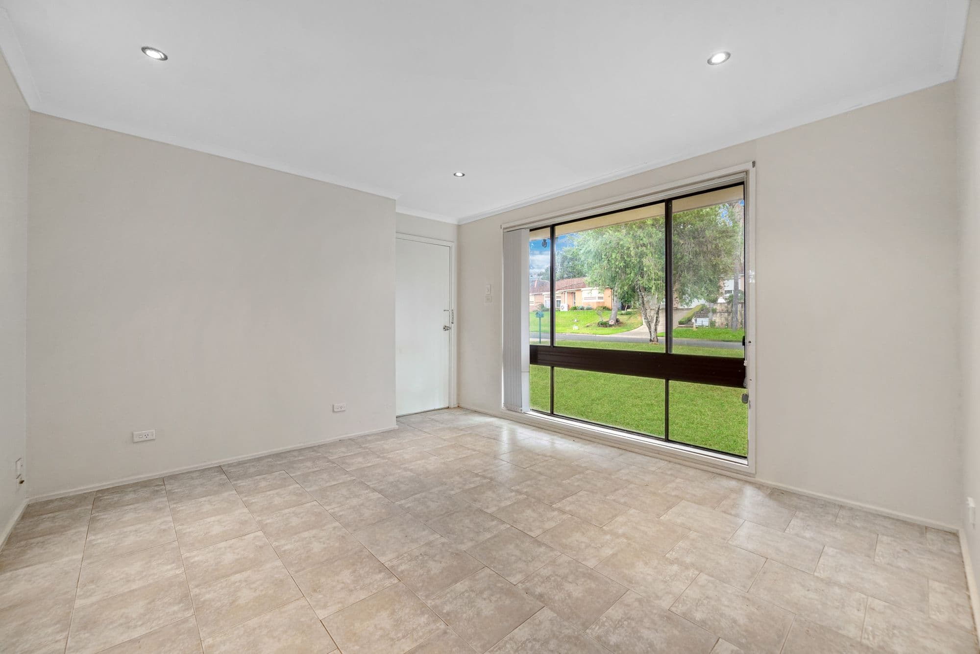 17 Bardolph Avenue, Rosemeadow NSW 2560, Rosemeadow - Thumbnail 2