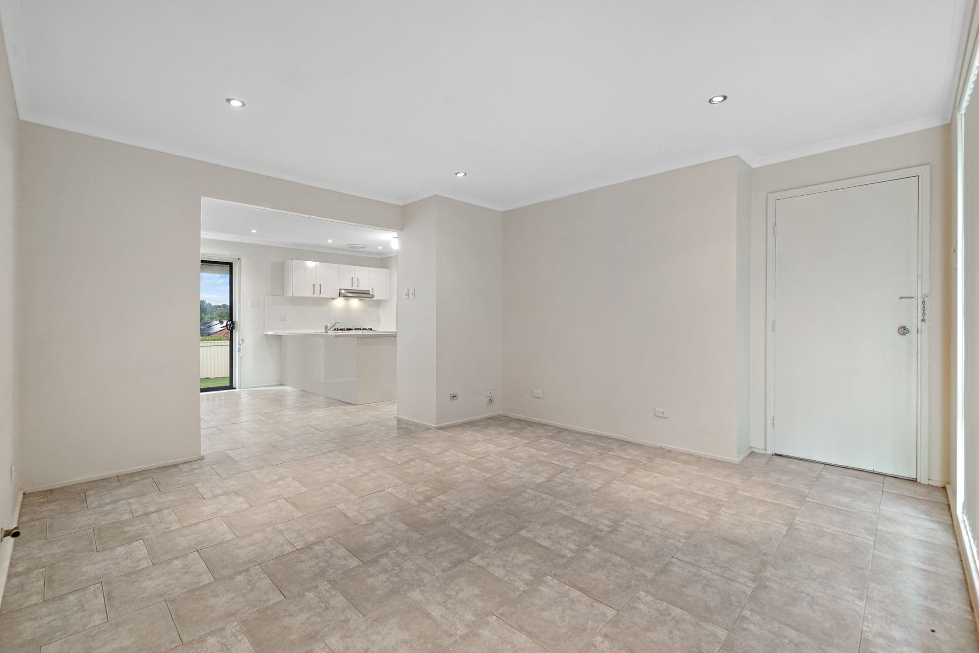 17 Bardolph Avenue, Rosemeadow NSW 2560, Rosemeadow - Thumbnail 3