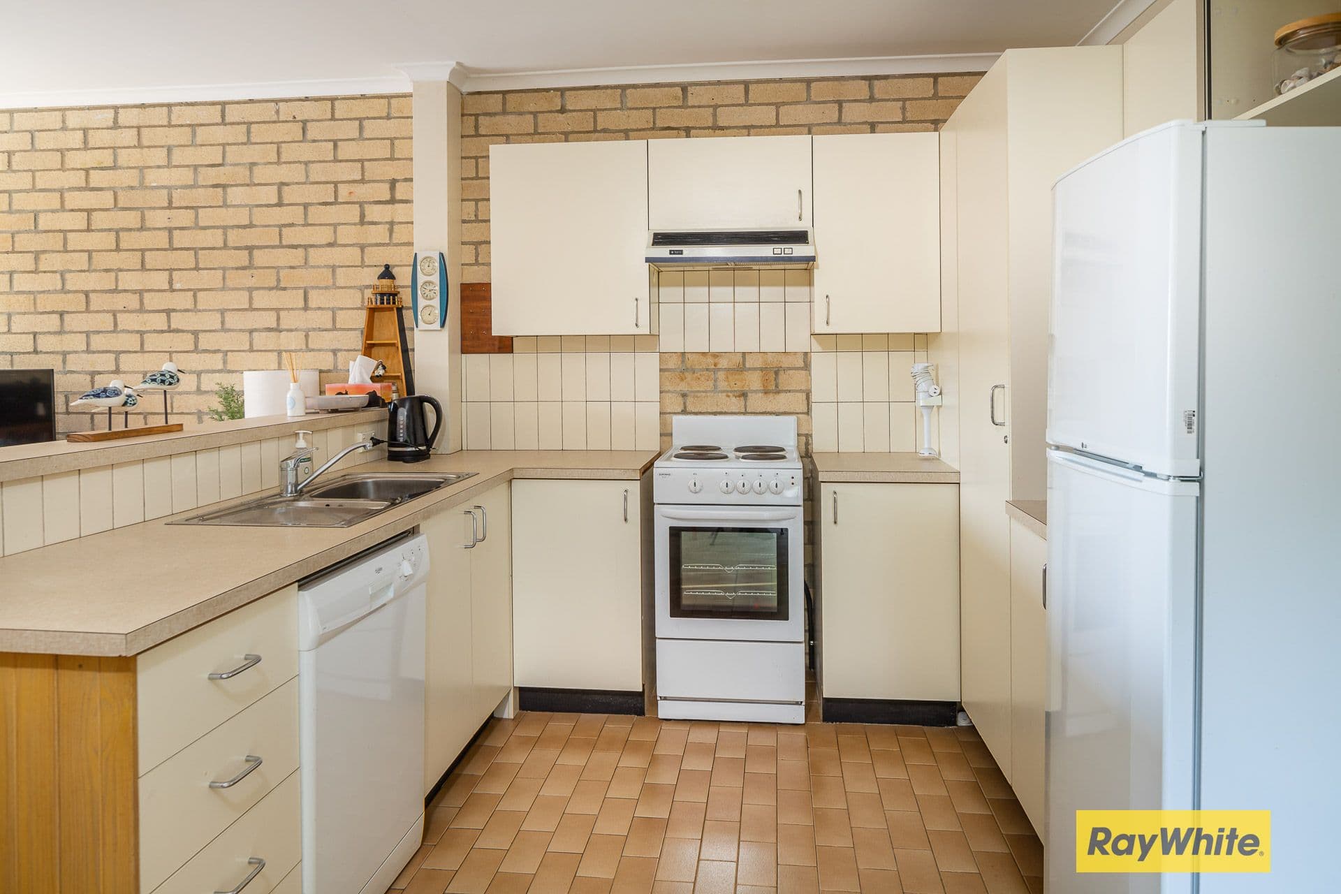 10 Corrigan Crescent, Batehaven NSW 2536, Batehaven - Thumbnail 6