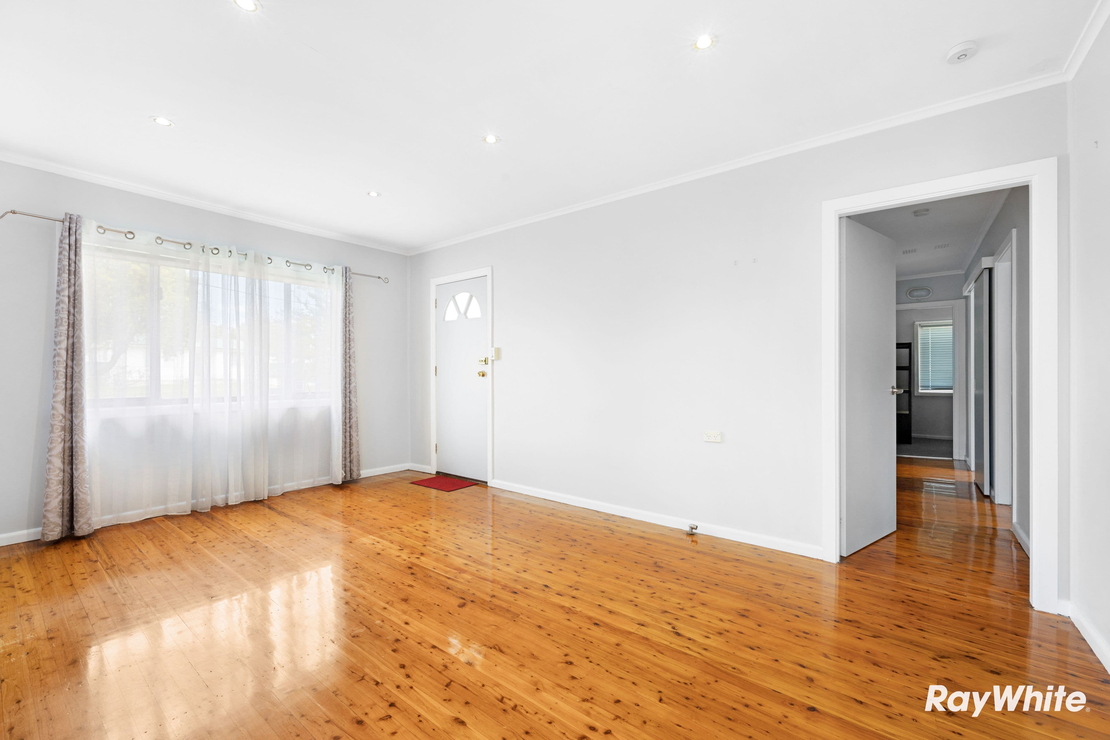 126 Glenfield Road, Casula, North St Marys - Thumbnail 2