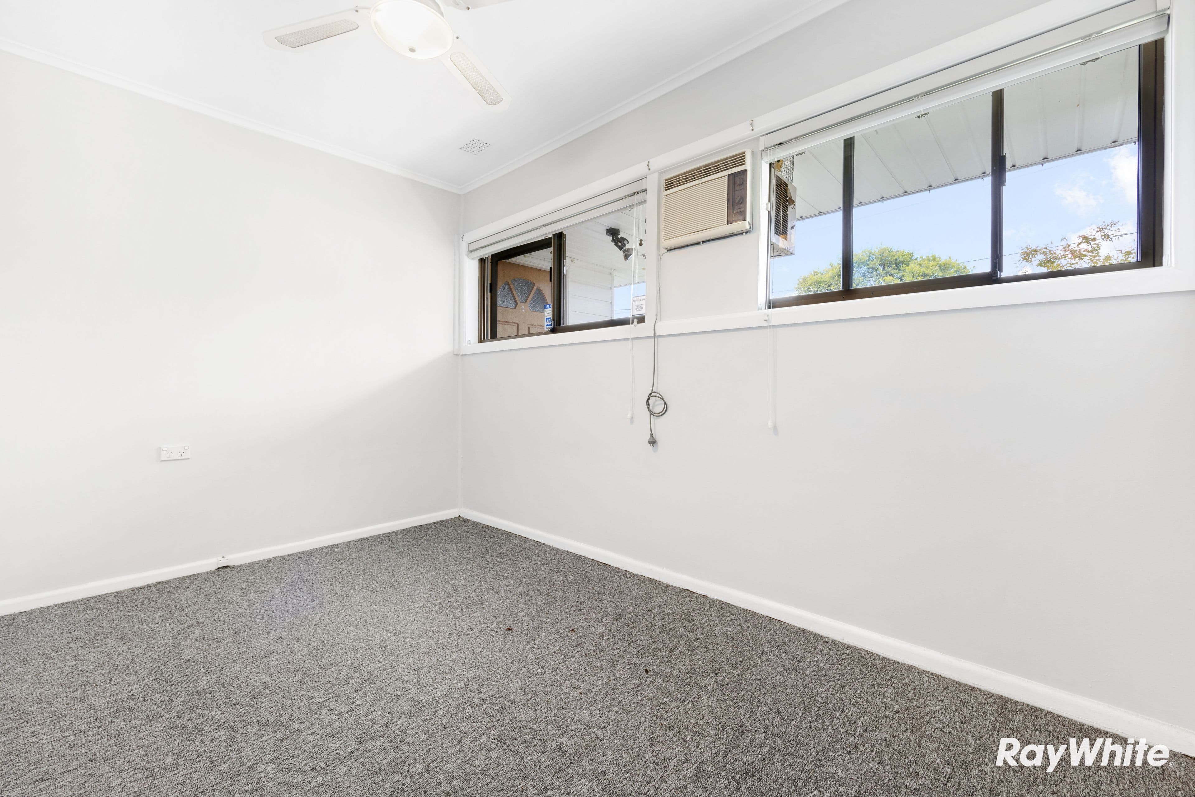 126 Glenfield Road, Casula, North St Marys - Thumbnail 3