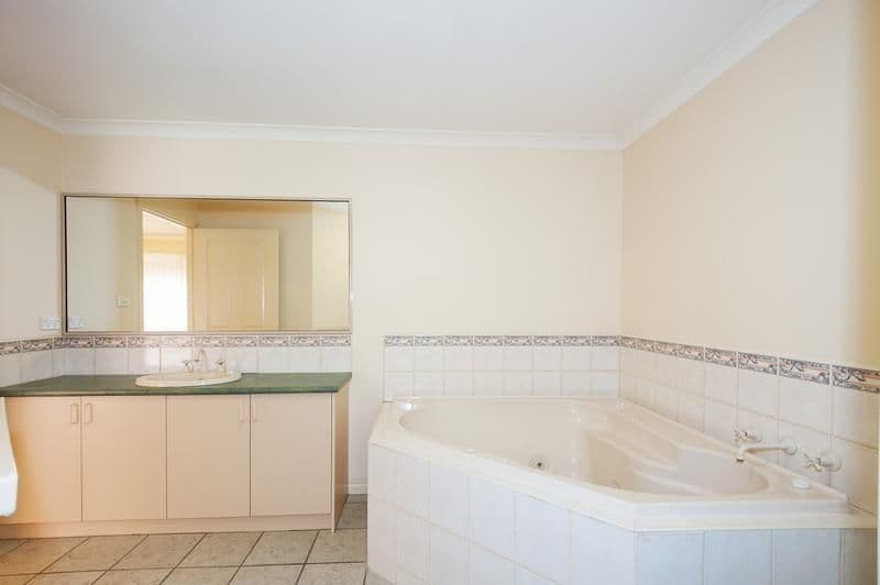 4 Atlanta Close, MILL PARK VIC 3082, Mill Park - Thumbnail 3