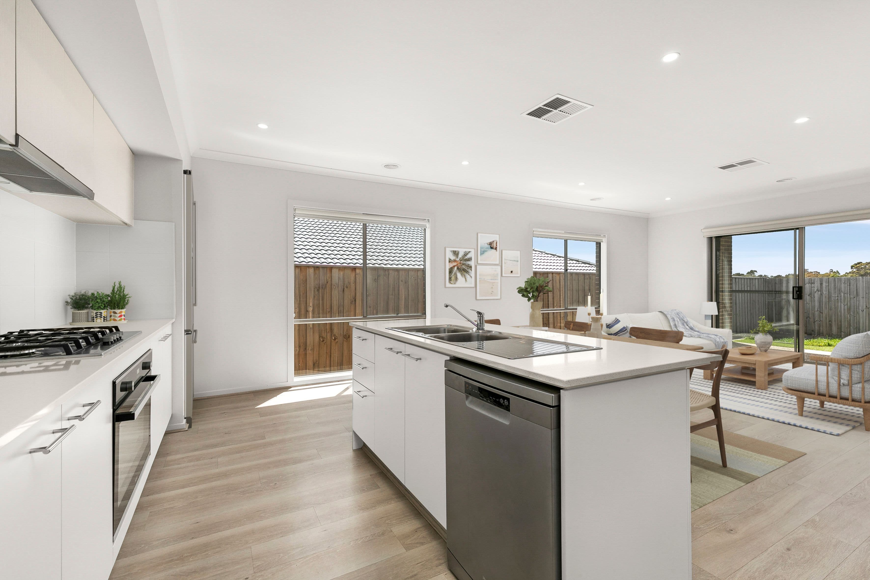 8 Renwood Drive, Greenvale VIC 3059, Greenvale - Thumbnail 2