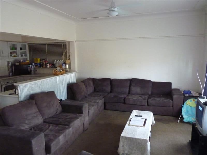 6 Armstrong Crescent, DUBBO NSW 2830, Dubbo - Thumbnail 2