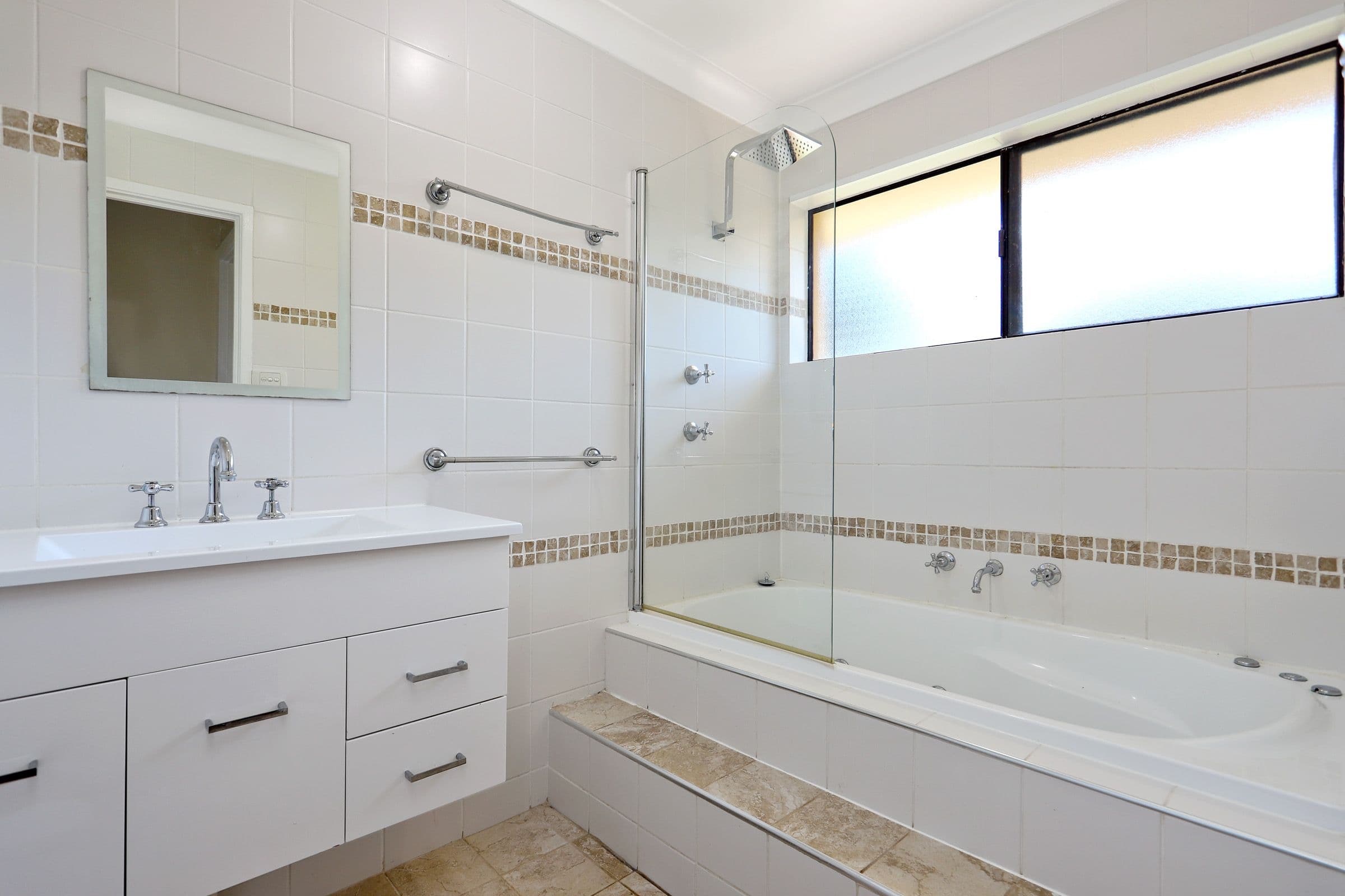 14 Grand Parade, Glossodia - Thumbnail 5