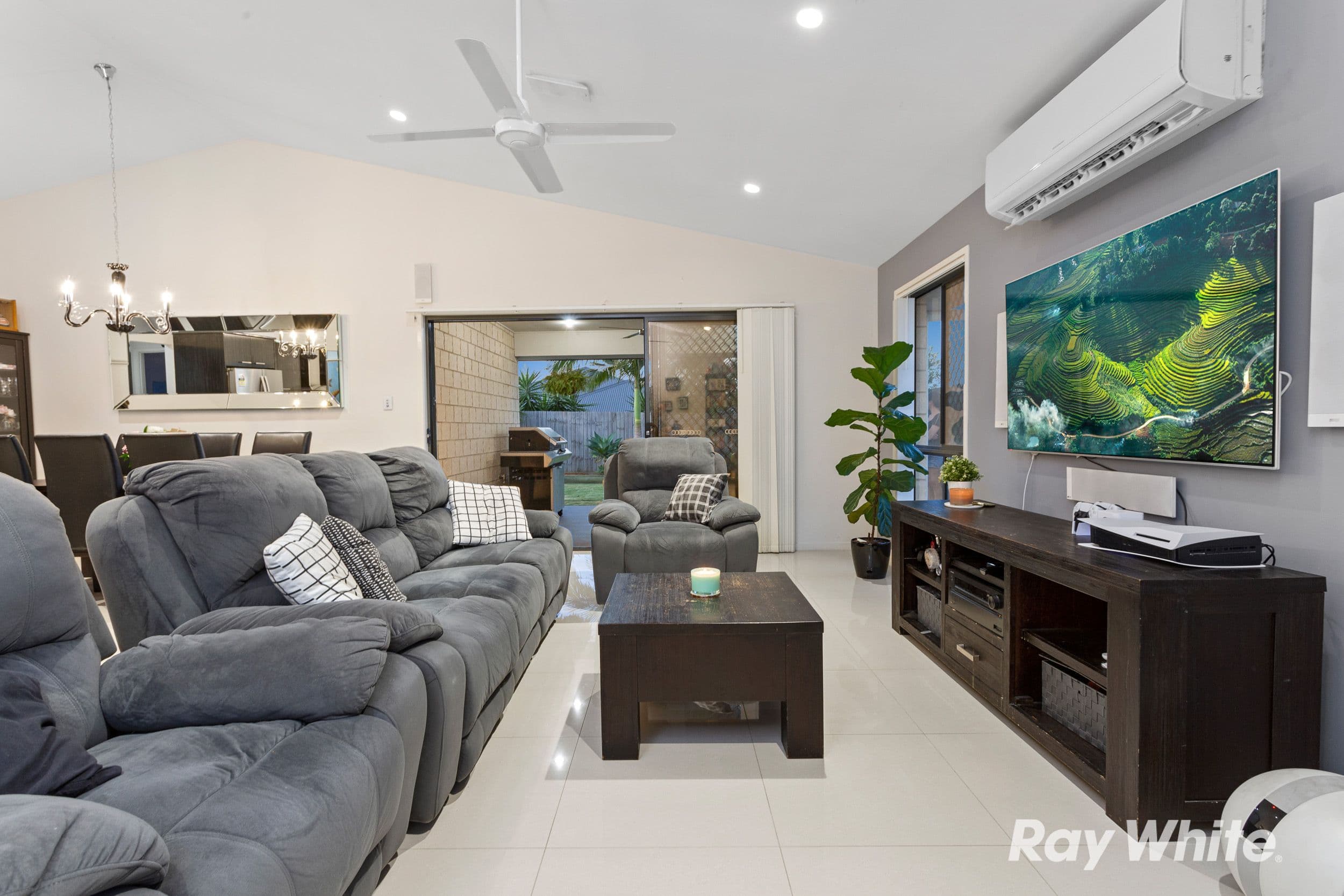 16 Seawest Street, Yarrabilba QLD 4207, Yarrabilba - Thumbnail 3