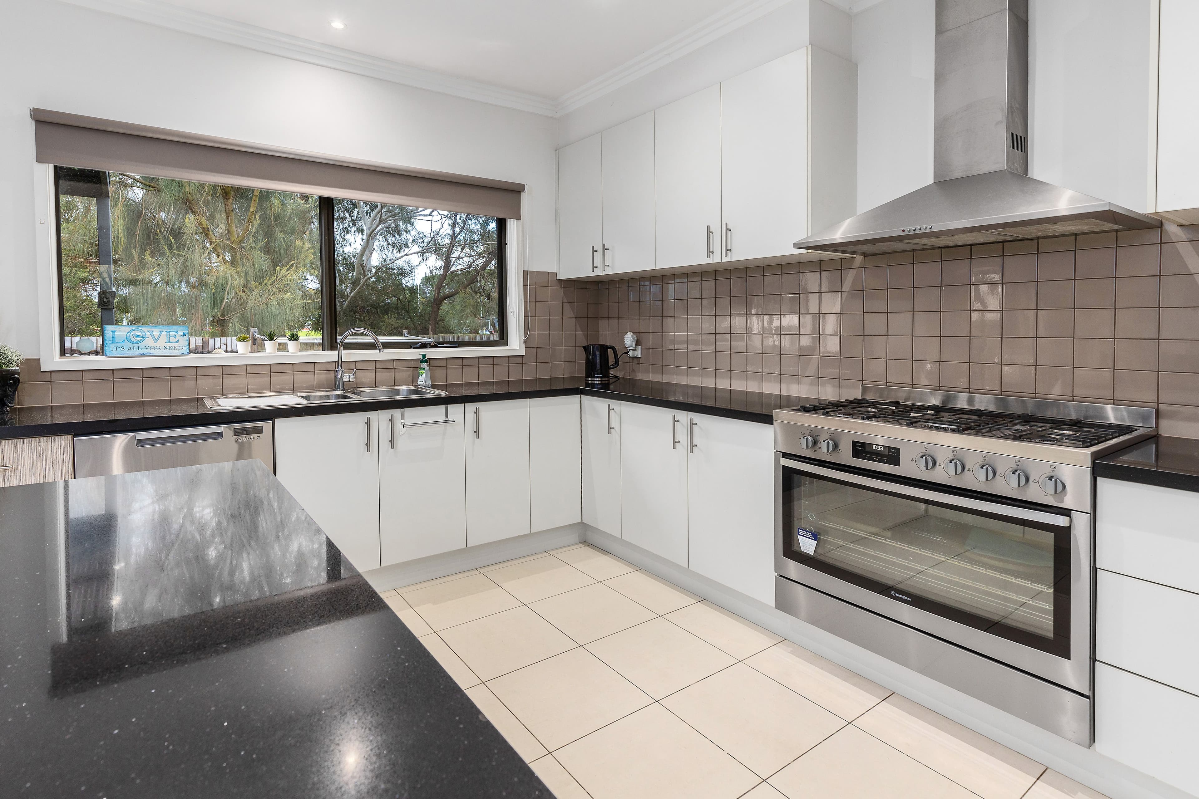 195 Eastbourne Road, Rosebud VIC 3939, Rosebud - Thumbnail 2