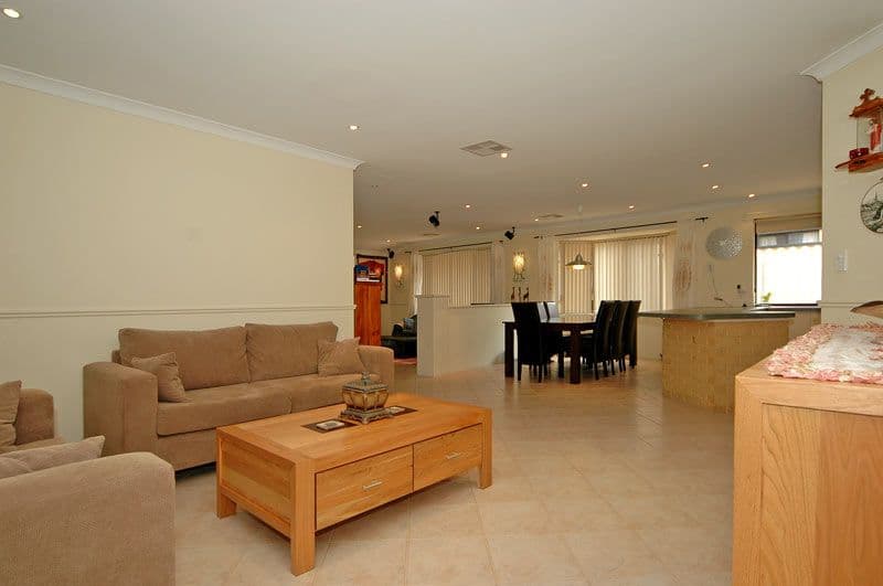 323 Bennett Springs Drive, BEECHBORO WA 6063, Beechboro - Thumbnail 3