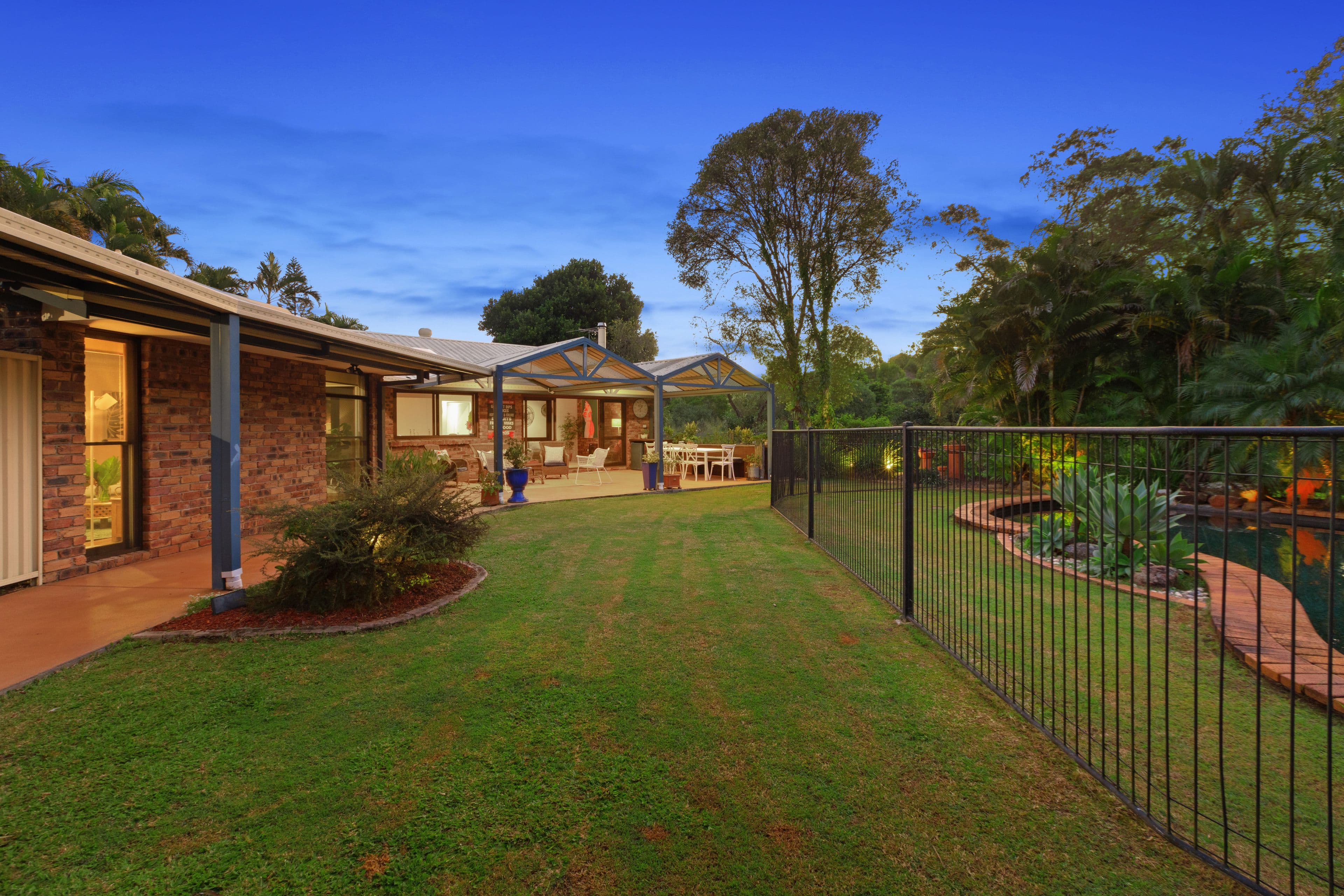 6 Glenheaton Court, Carindale QLD 4152, Carindale - Image 1