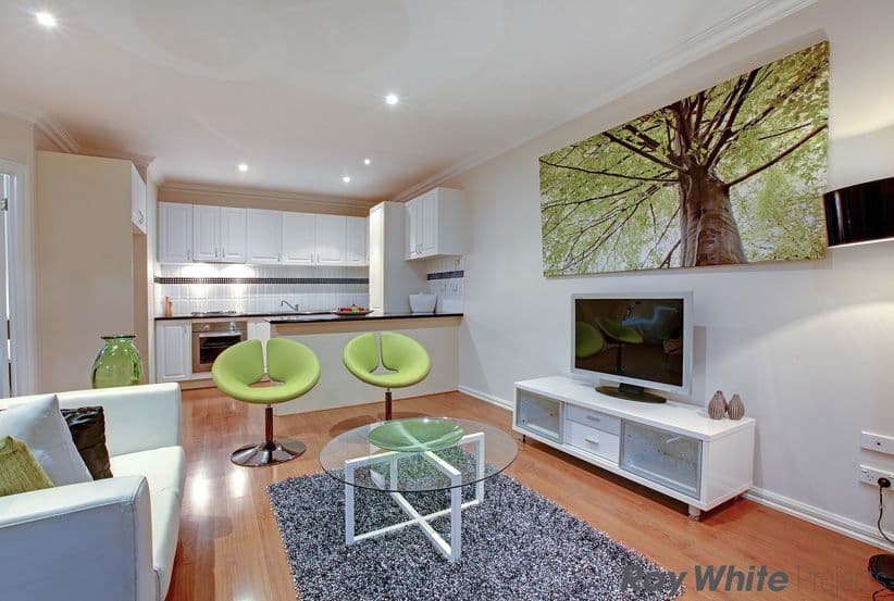 19 Whitelaw Street, Reservoir VIC 3073, Reservoir - Thumbnail 3