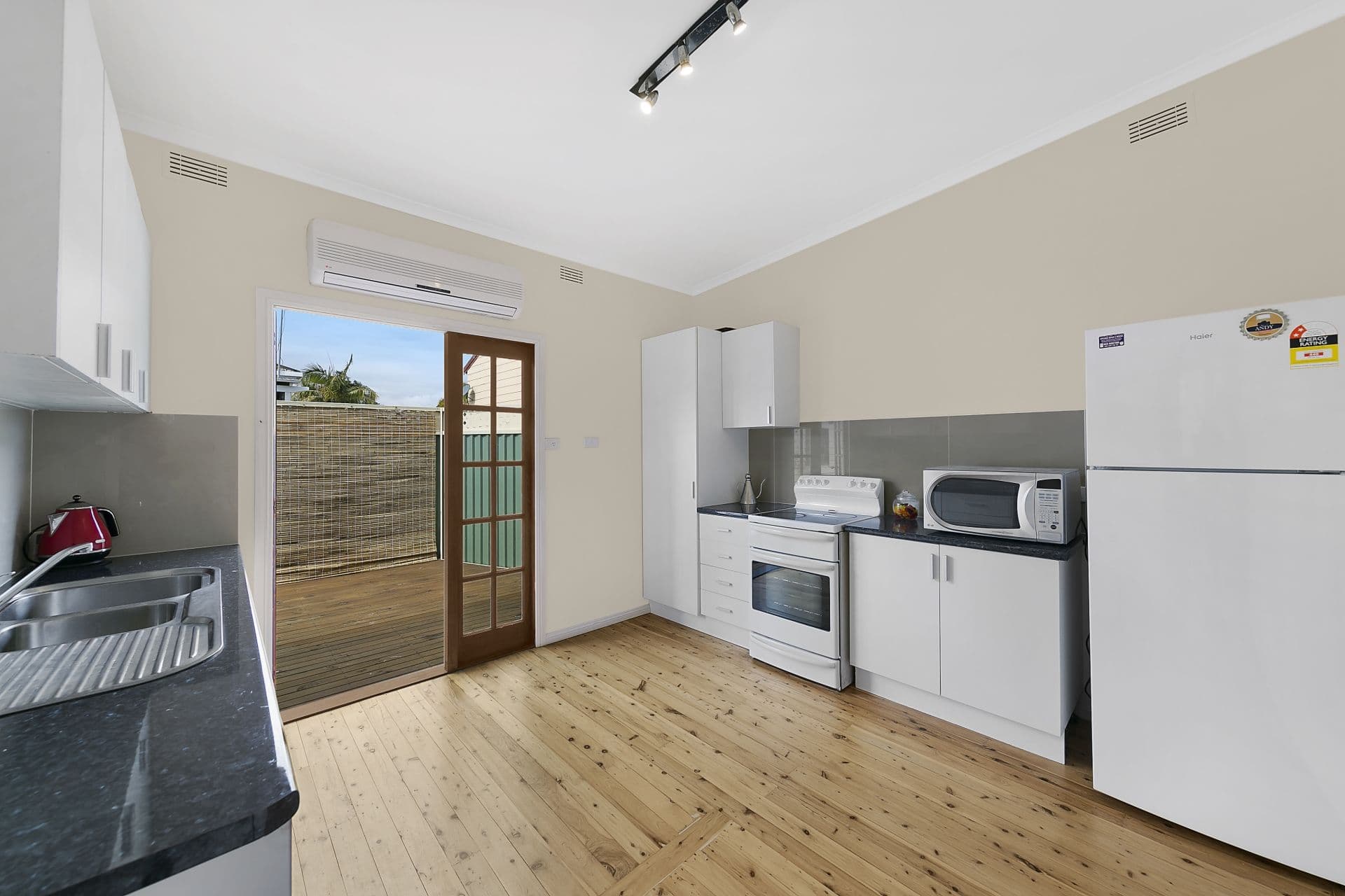 17 Shamrock Drive, Berkeley Vale - Thumbnail 6