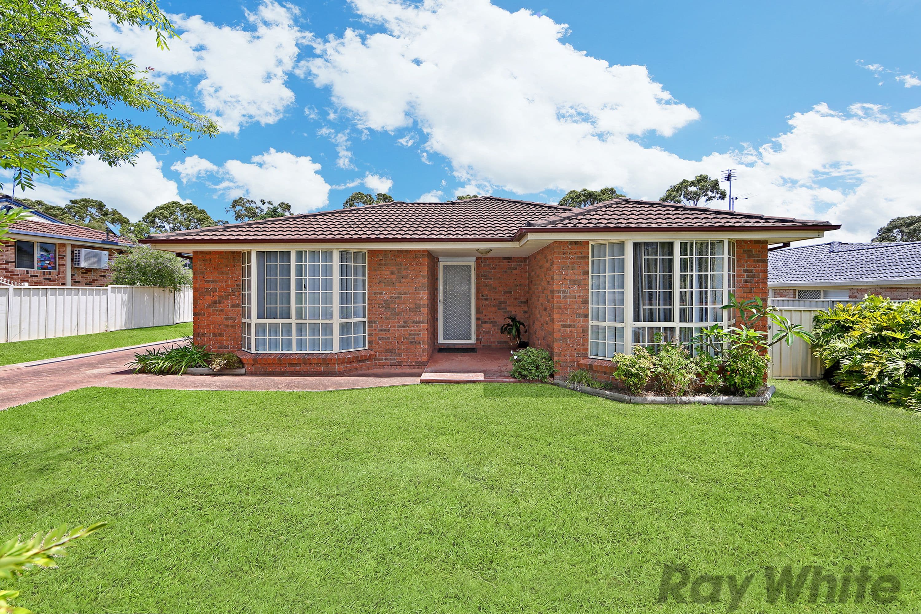 18 Bromley Court, Lake Haven - Image 1