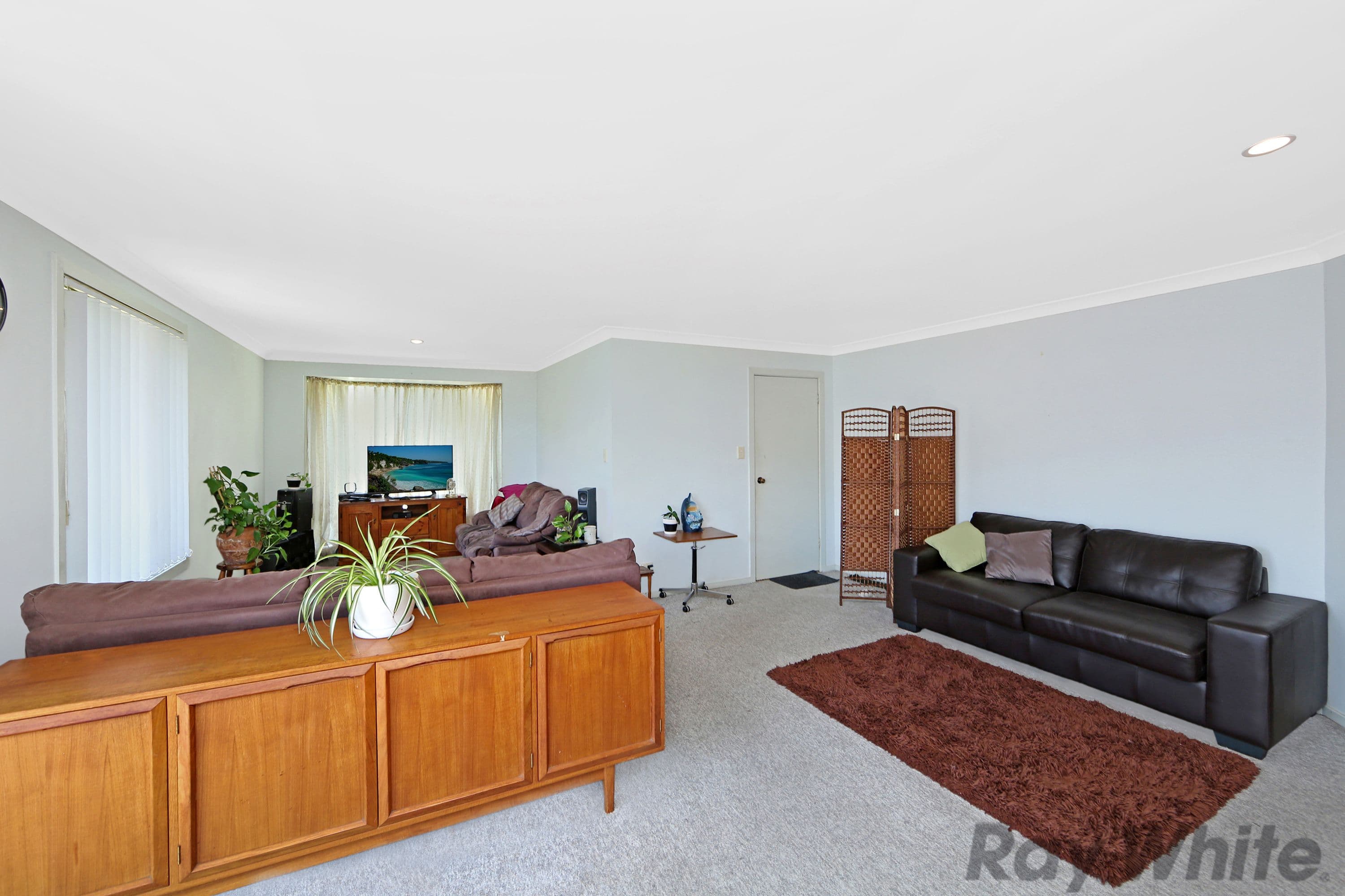 18 Bromley Court, Lake Haven - Thumbnail 3