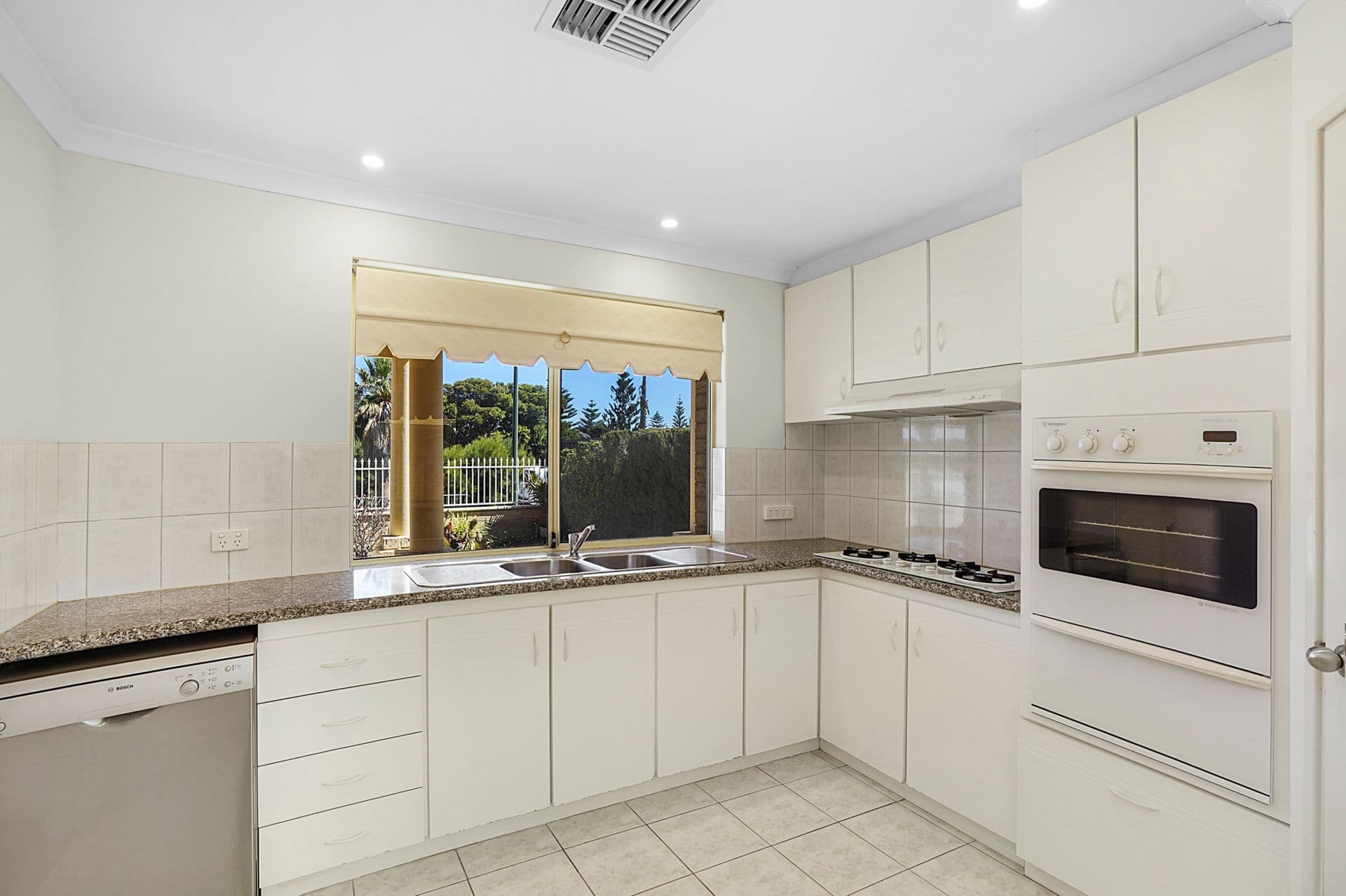 10A Centennial Gardens, Hillarys WA 6025, Hillarys - Thumbnail 5