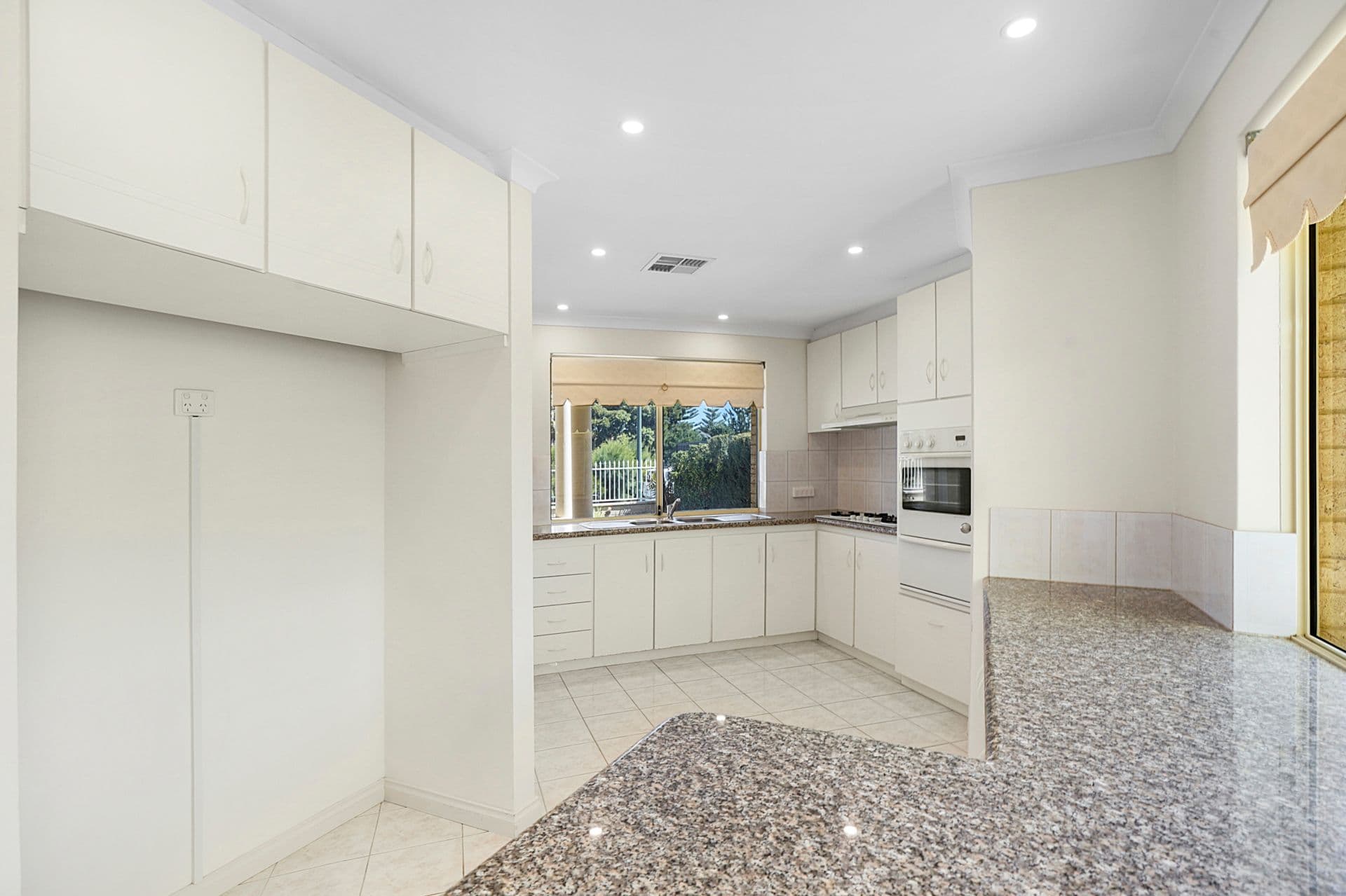 10A Centennial Gardens, Hillarys WA 6025, Hillarys - Thumbnail 7