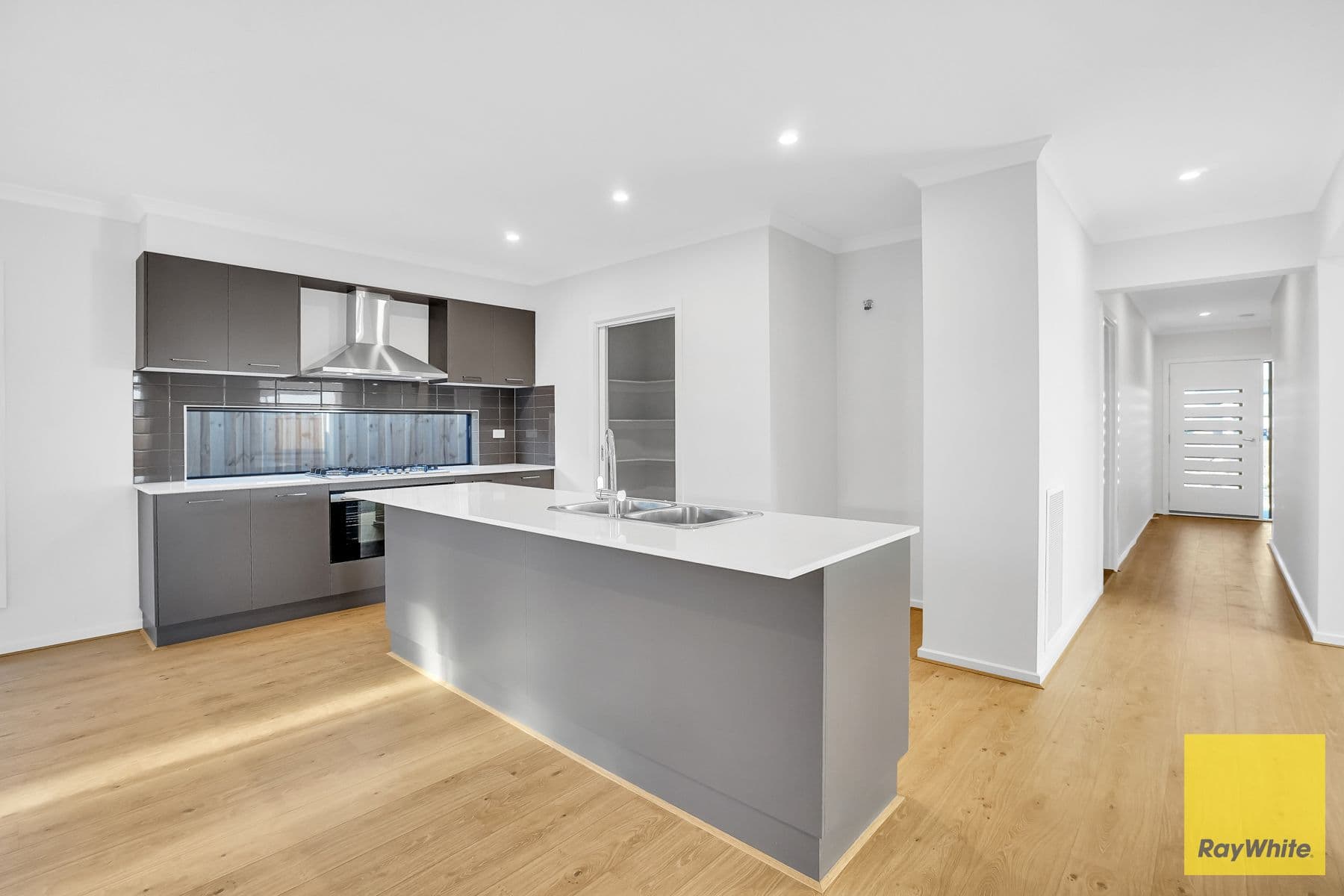 9 Manikato Drive, BONNIE BROOK VIC 3335, Bonnie Brook - Thumbnail 3