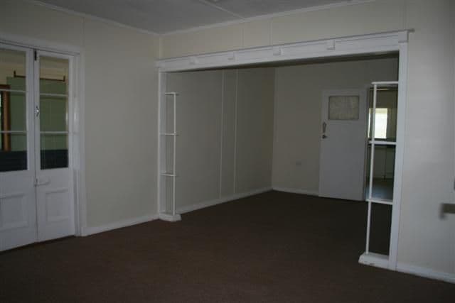 8 May Street, ROMA QLD 4455, Roma - Thumbnail 2