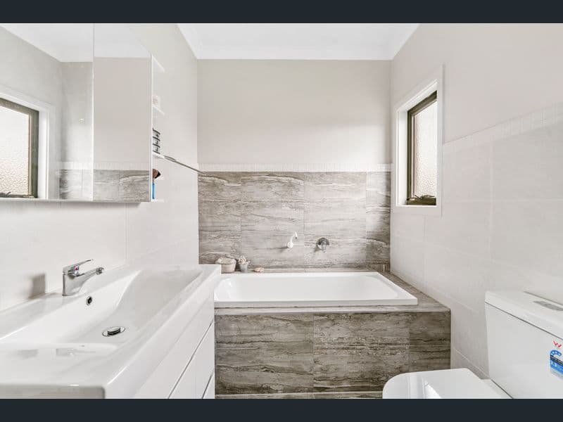 36 Centre Avenue, Werribee VIC 3030, Werribee - Thumbnail 3