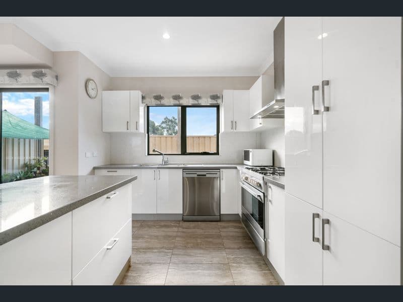36 Centre Avenue, Werribee VIC 3030, Werribee - Thumbnail 4