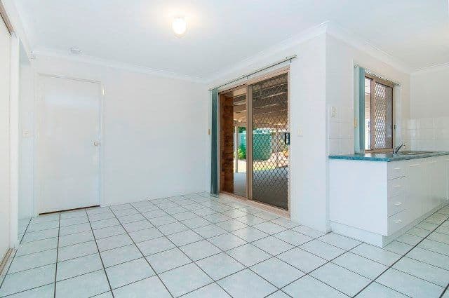 4 Silvergum Place, CALAMVALE QLD 4116, Calamvale - Thumbnail 3