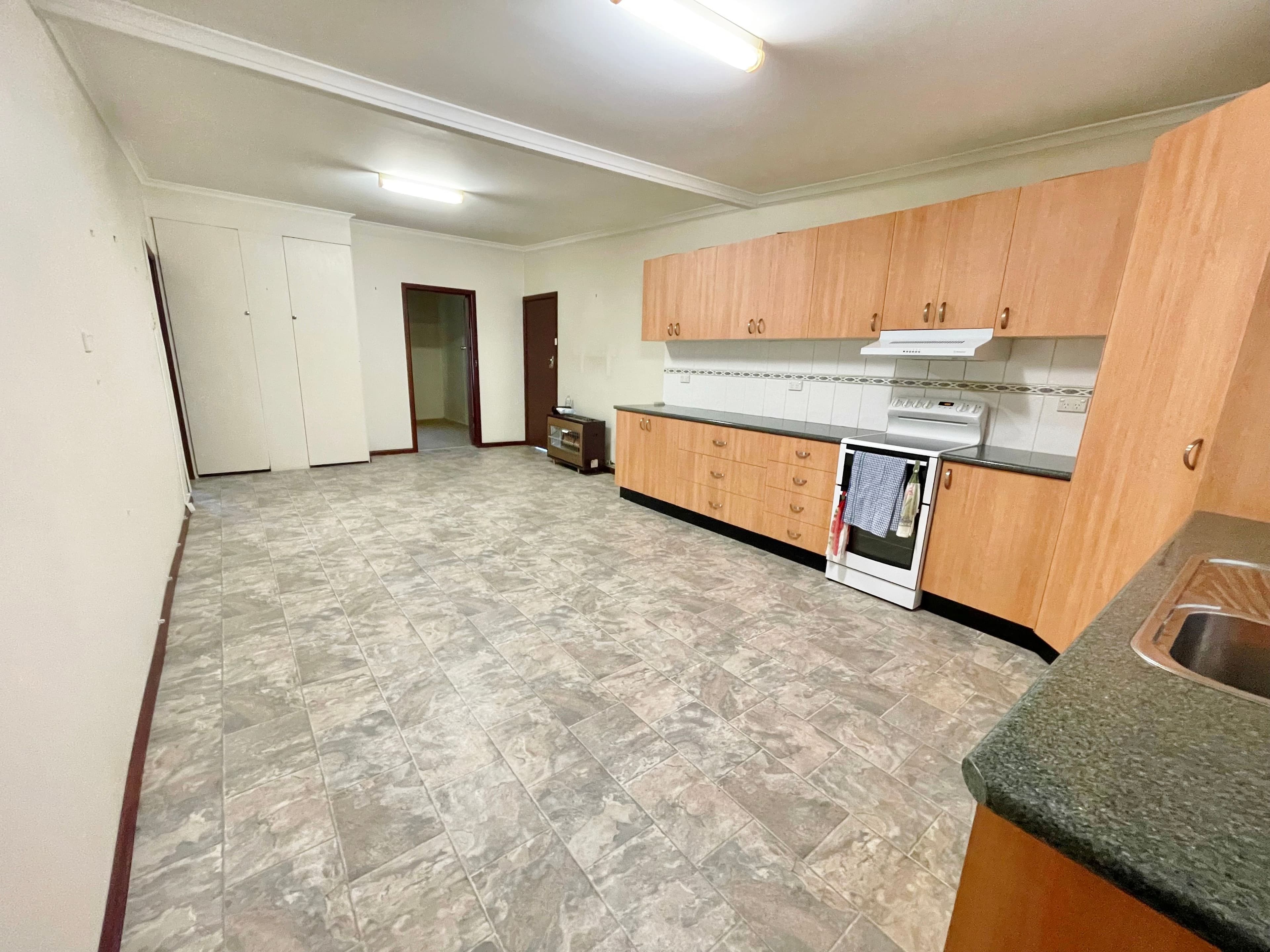 2 Blackett Avenue, Young NSW 2594, Young - Thumbnail 4