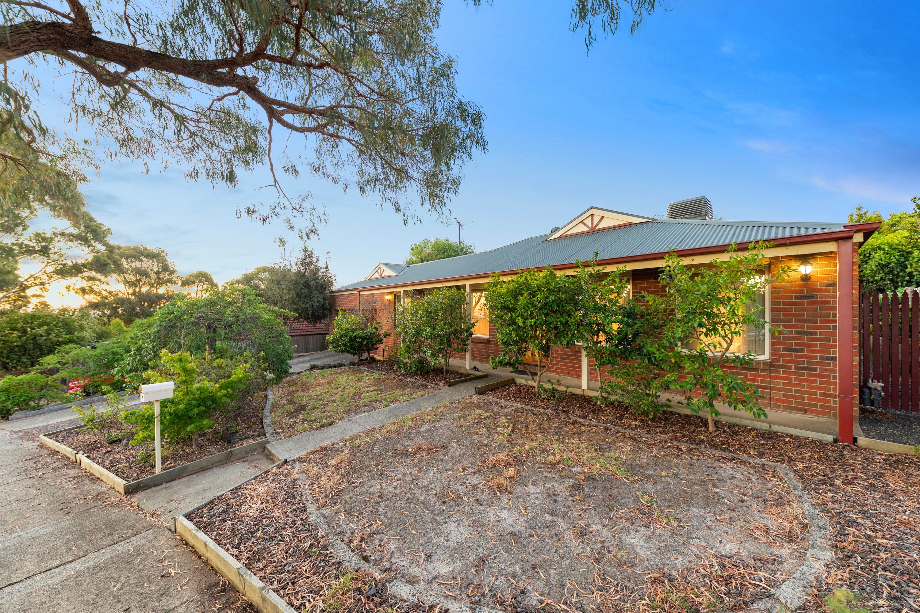 7 Hillrise Court, Pakenham VIC 3810, Pakenham - Thumbnail 2