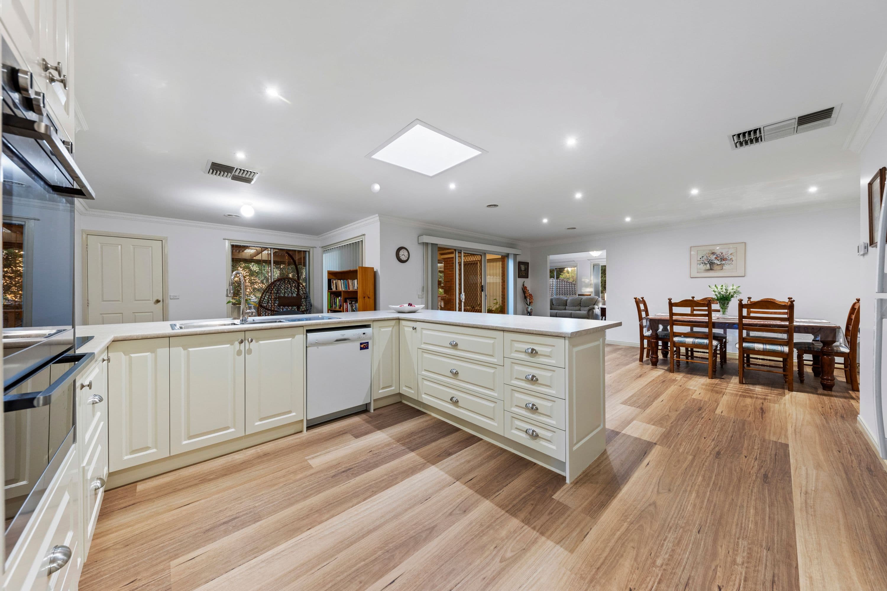7 Hillrise Court, Pakenham VIC 3810, Pakenham - Thumbnail 4