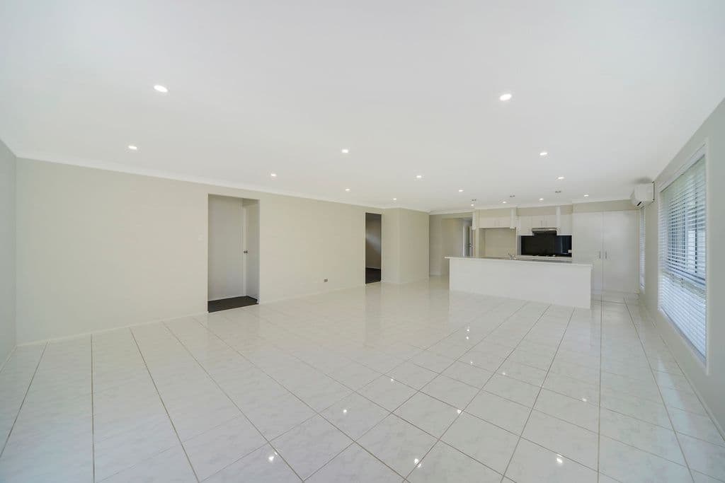 9 Bayview Avenue, Haywards Bay - Thumbnail 3