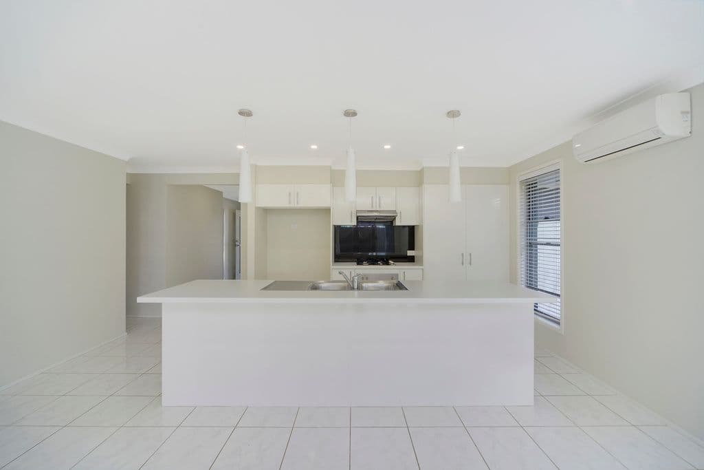 9 Bayview Avenue, Haywards Bay - Thumbnail 4