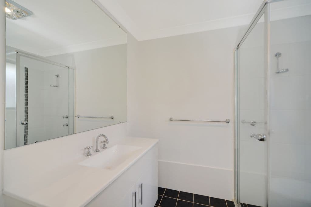 9 Bayview Avenue, Haywards Bay - Thumbnail 7