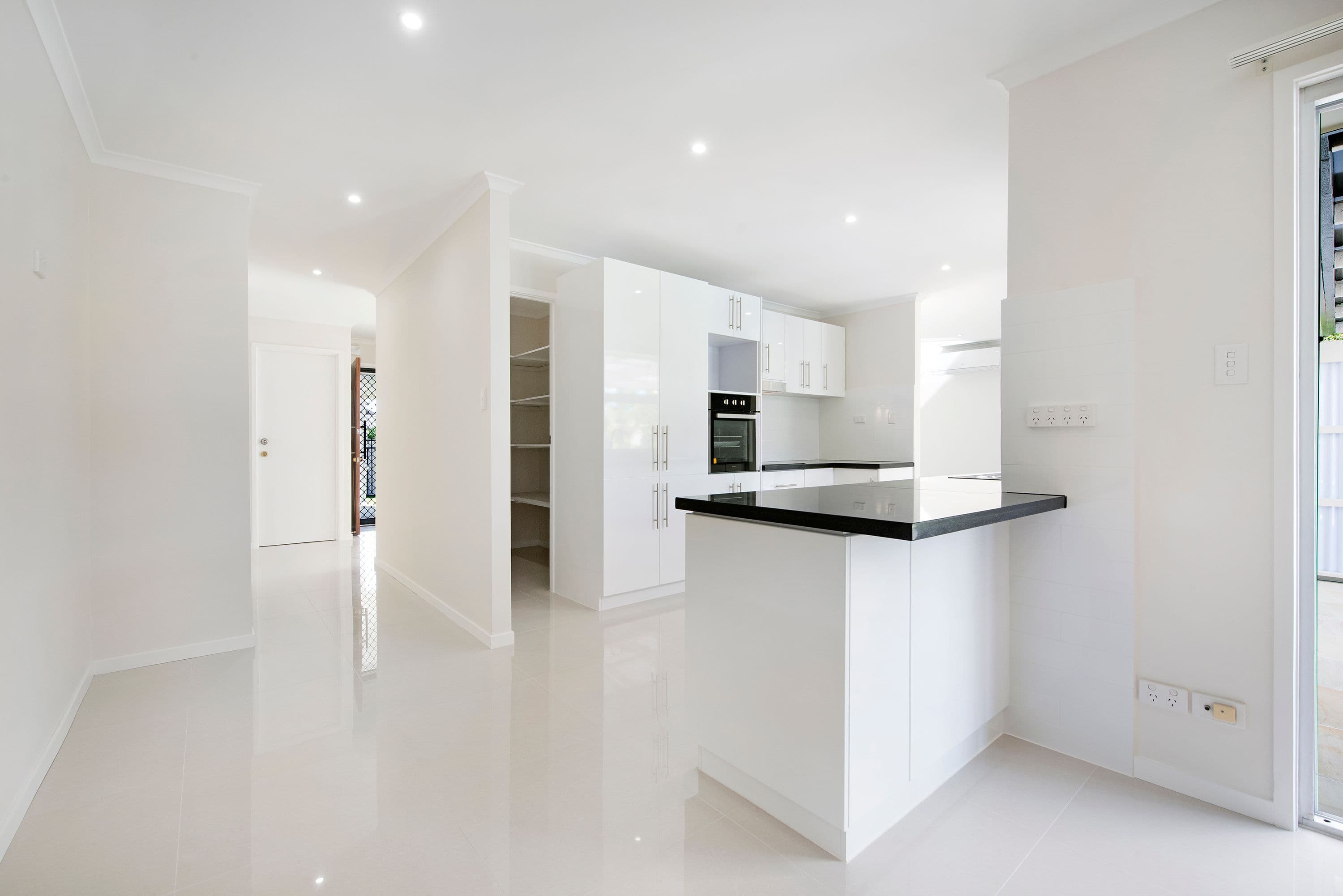 8 Waitomo Street, Broadbeach Waters QLD 4218, Broadbeach Waters - Thumbnail 4