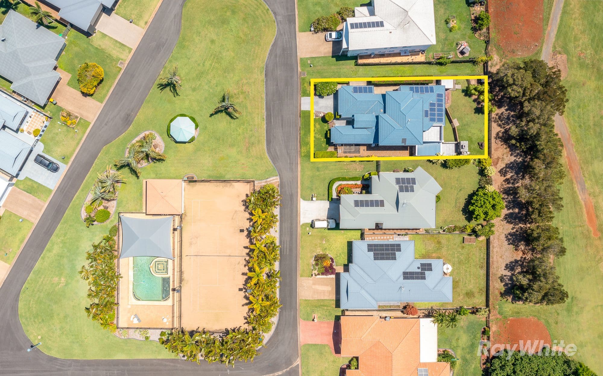 8 Robert John Circuit, Coral Cove QLD 4670, Coral Cove - Thumbnail 2