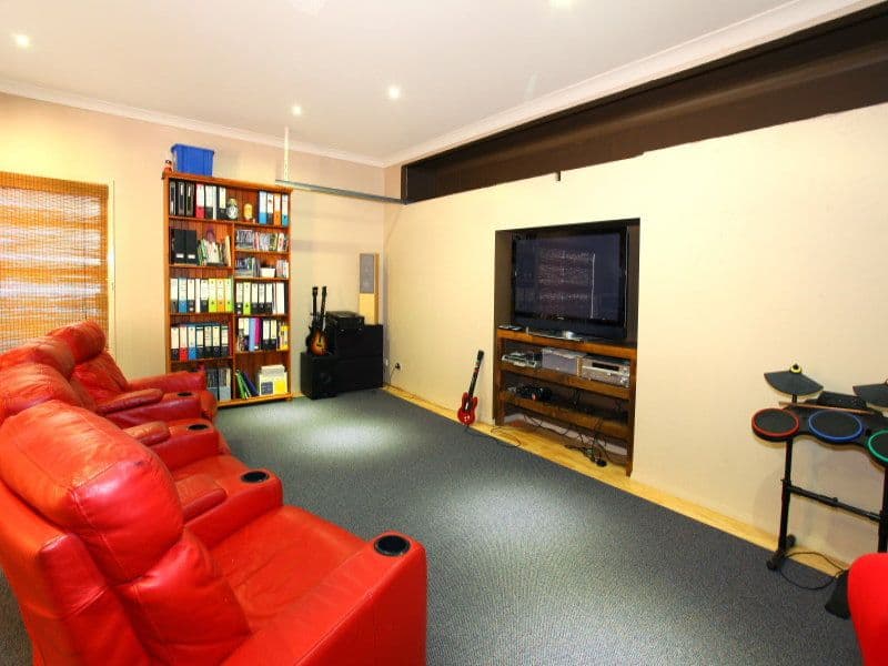 82 Port Jackson Boulevard, CLEAR ISLAND WATERS QLD 4226, Clear Island Waters - Thumbnail 5