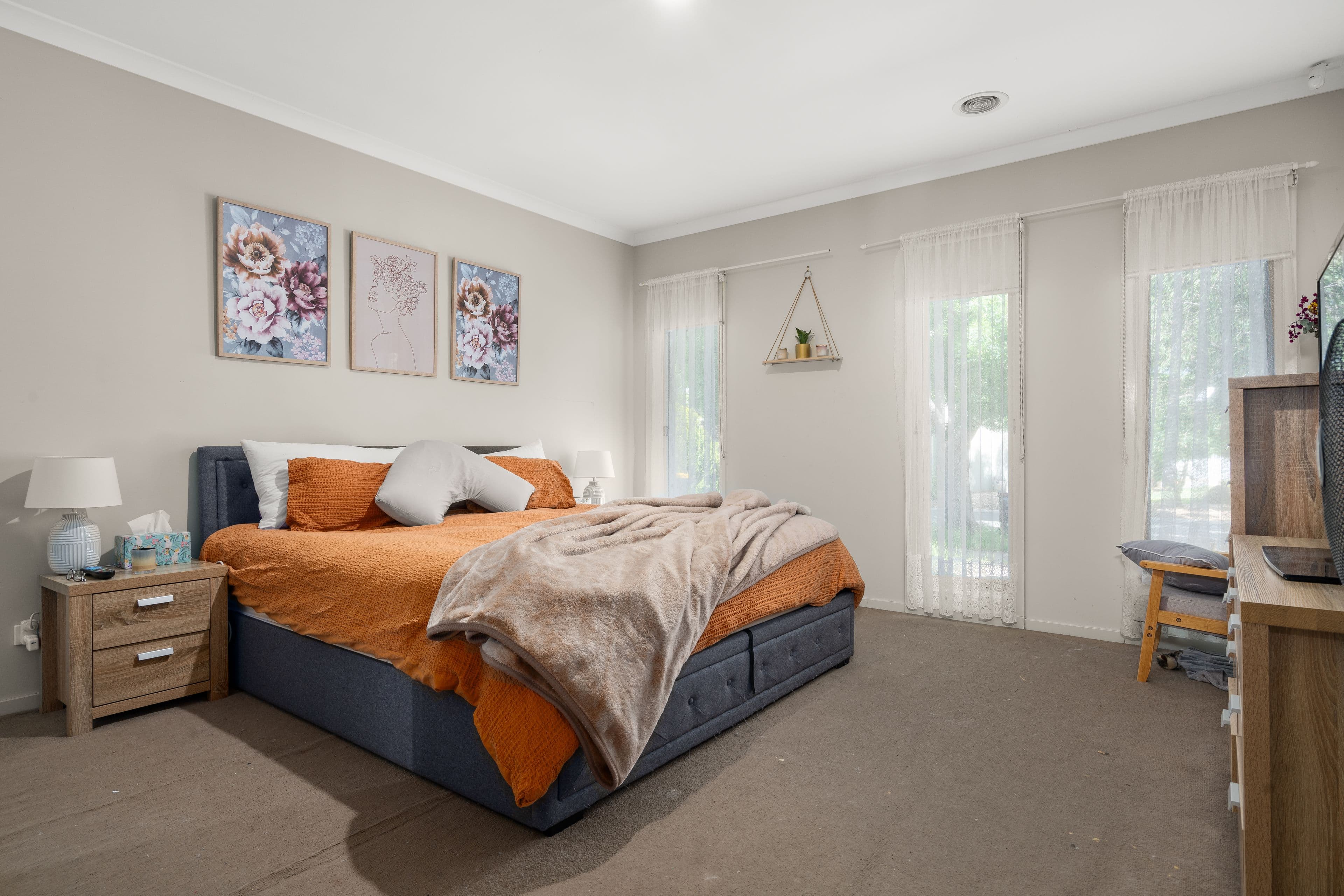 33 Dahlia Drive, Caroline Springs VIC 3023, Caroline Springs - Thumbnail 3