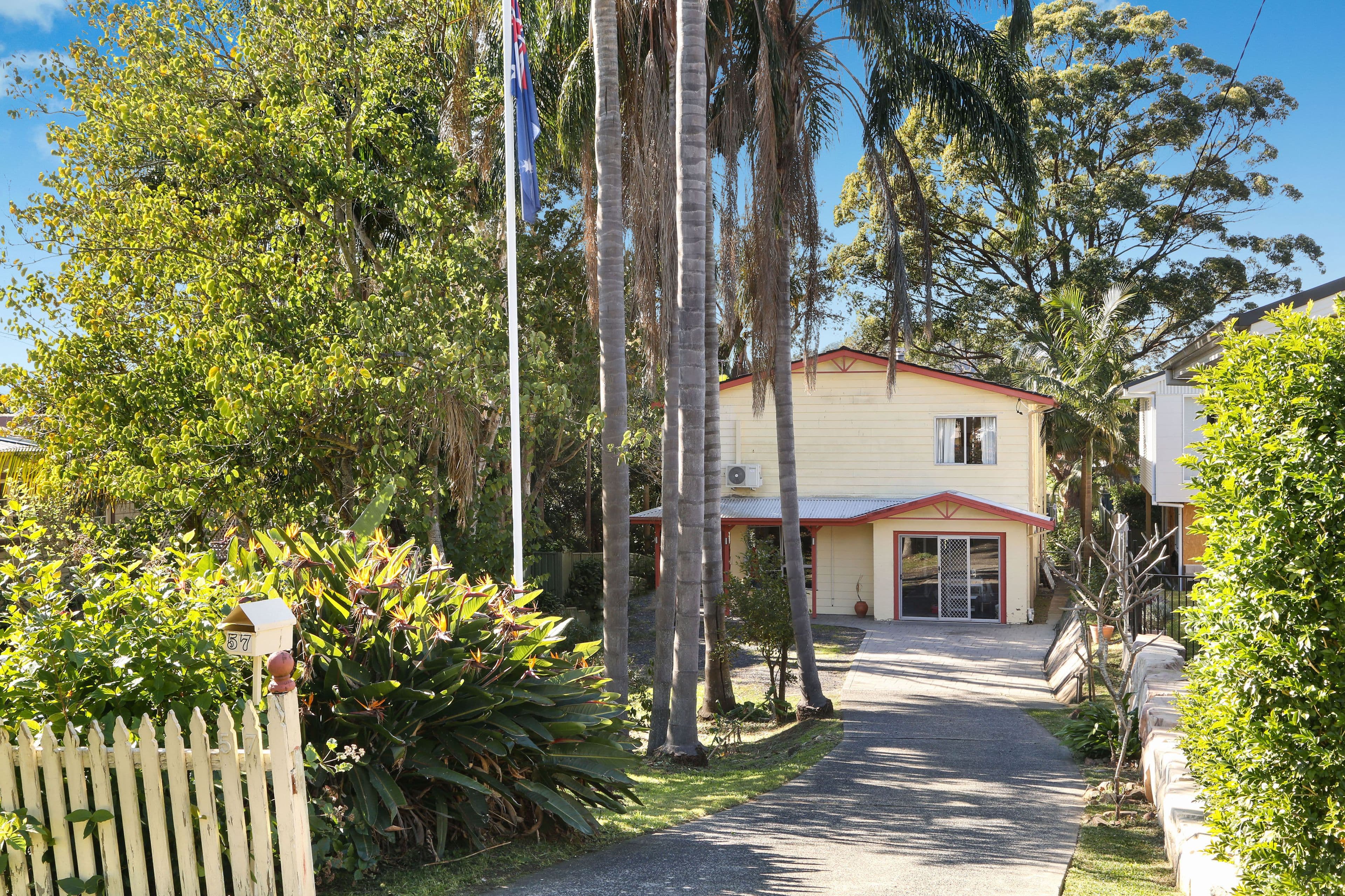 57 View Parade, Saratoga - Image 1